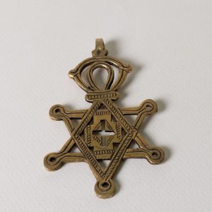 Cruz de bronce