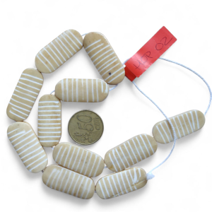 Collar de hueso a rayas