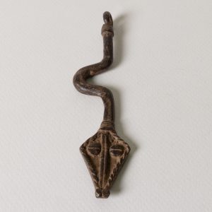 Colgante de bronce envejecido hecho a mano