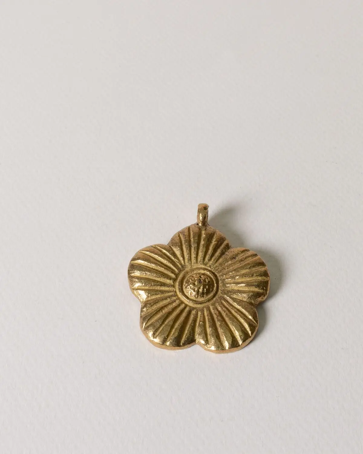 Colgante flor de bronce