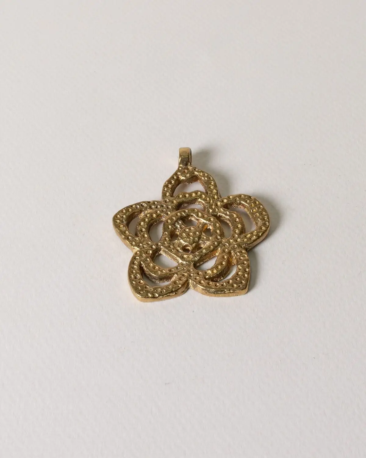 Colgante flor de bronce