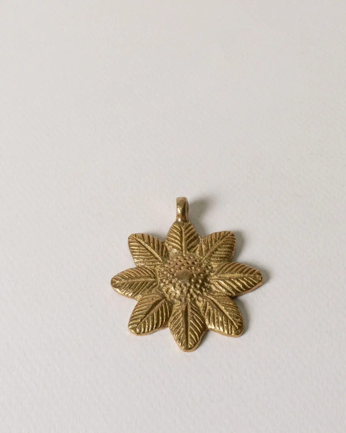 Colgante flor de bronce