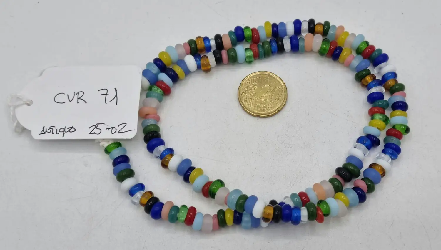 Collar de cuentas de vidrio con forma de donuts