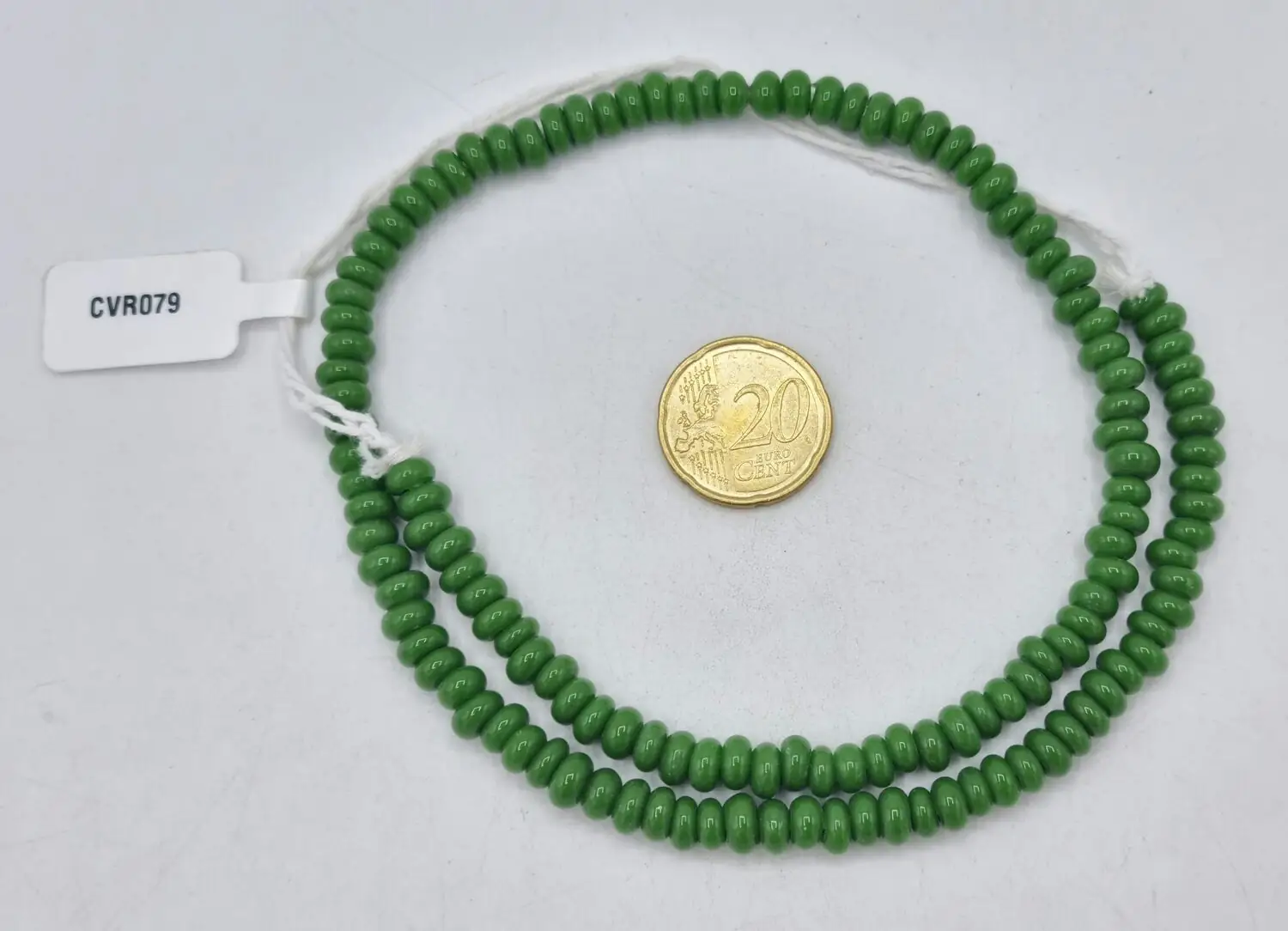Collar de cuentas de vidrio con forma de donuts