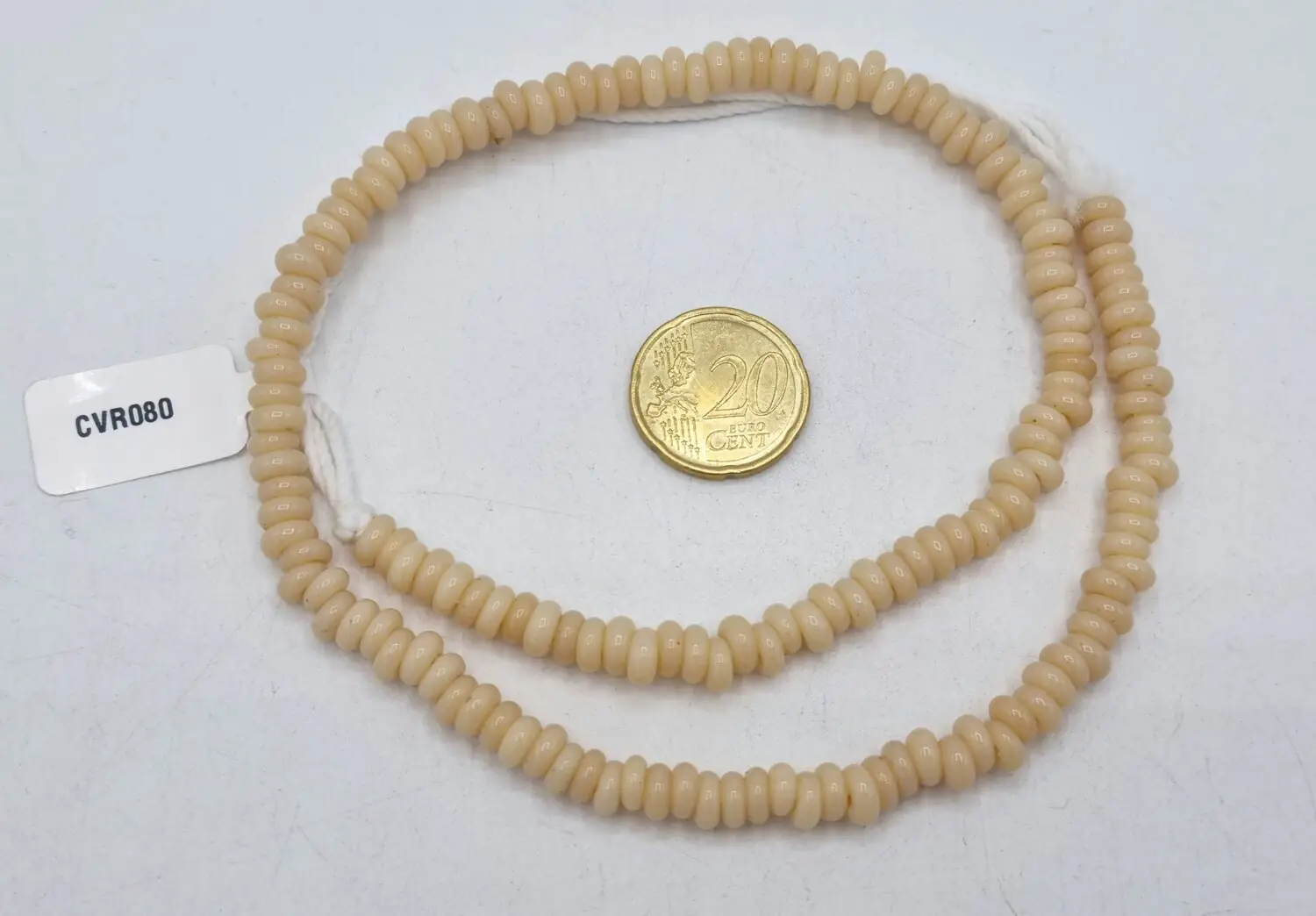 Collar de cuentas de vidrio con forma de donuts