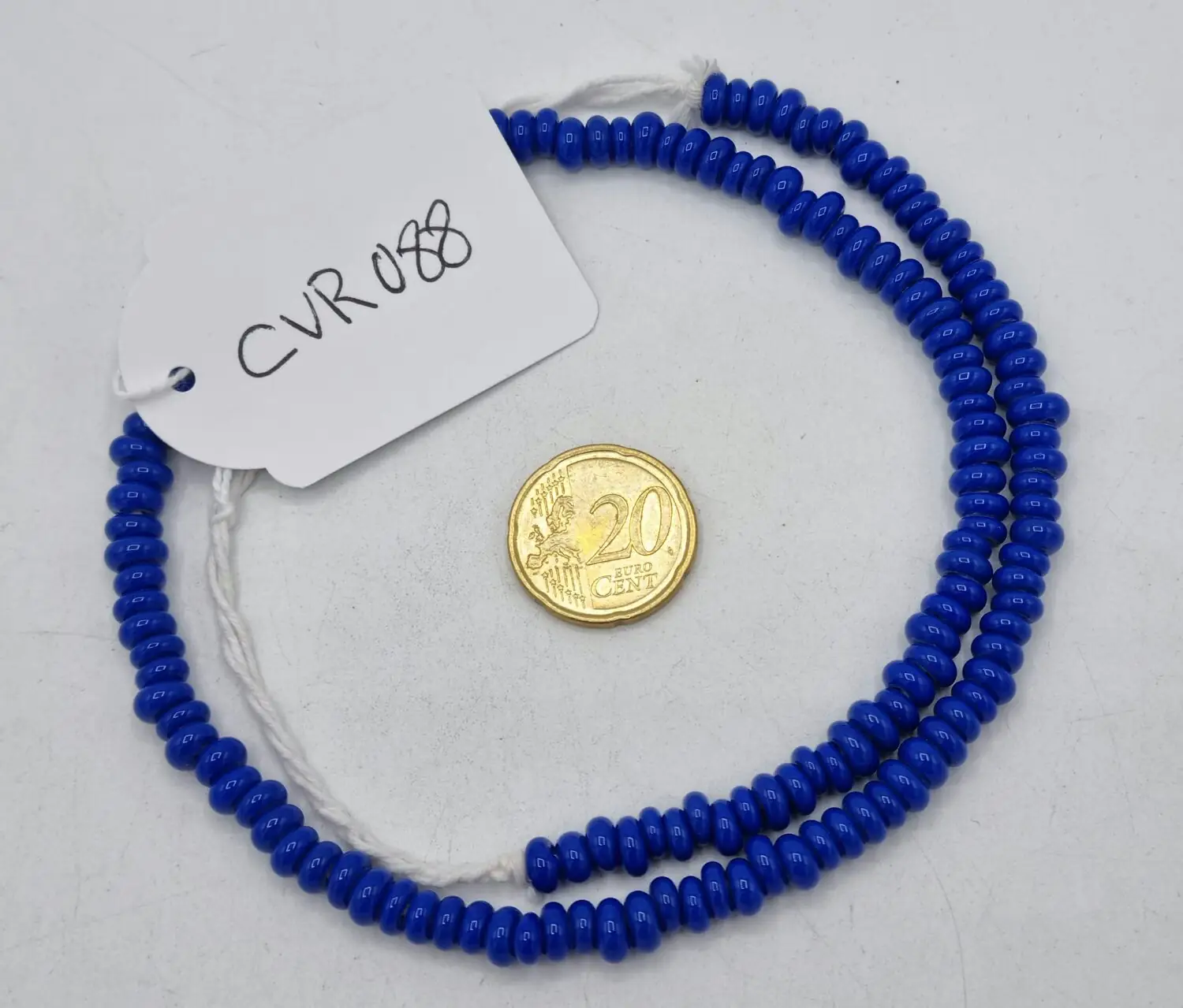 Collar de cuentas de vidrio con forma de donuts