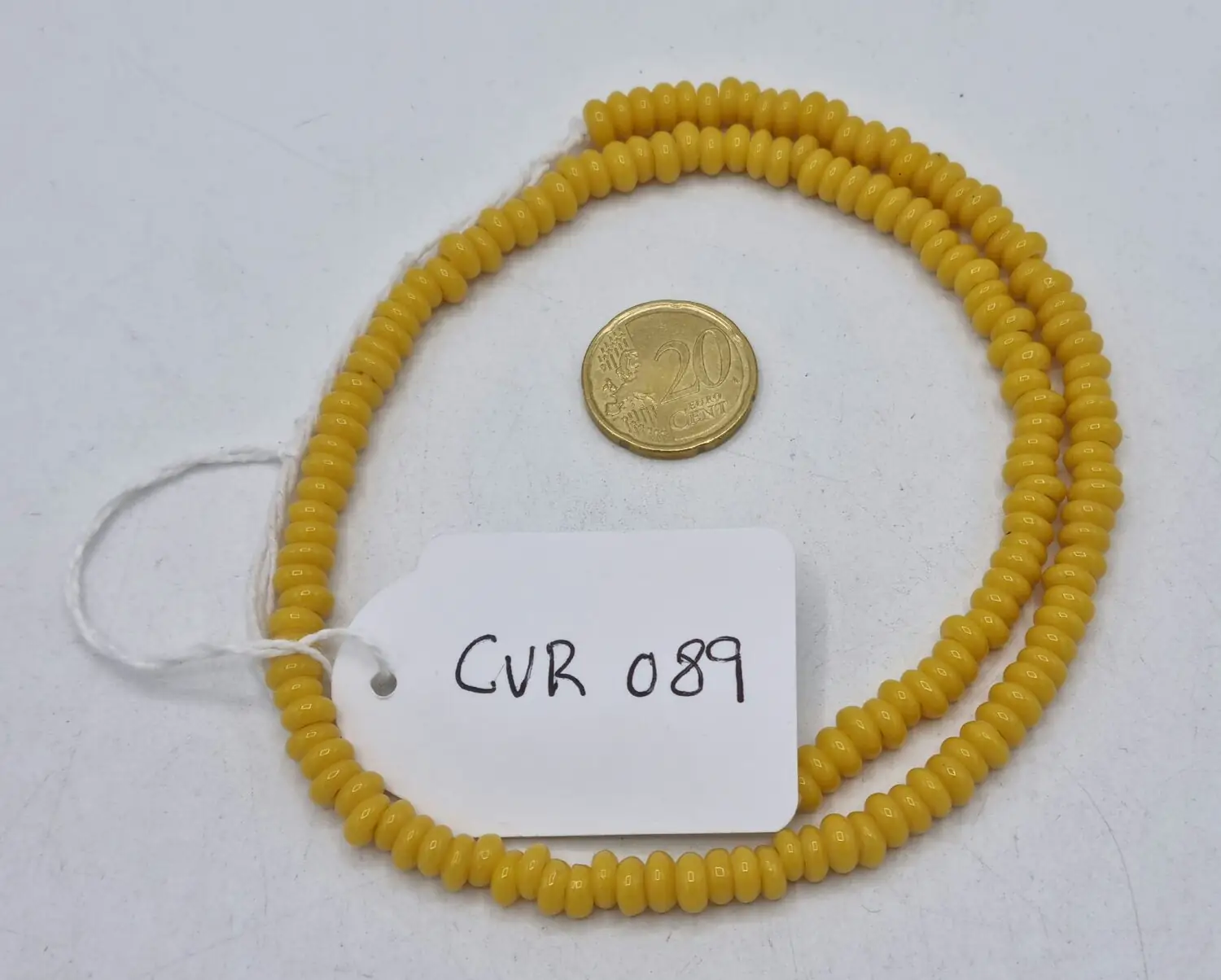 Collar de cuentas de vidrio con forma de donuts