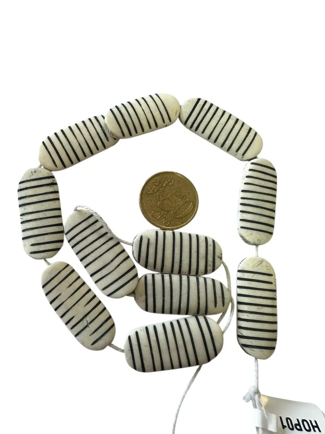 Collar de hueso a rayas