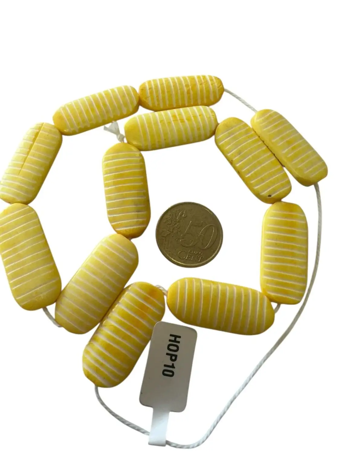 Collar de hueso a rayas