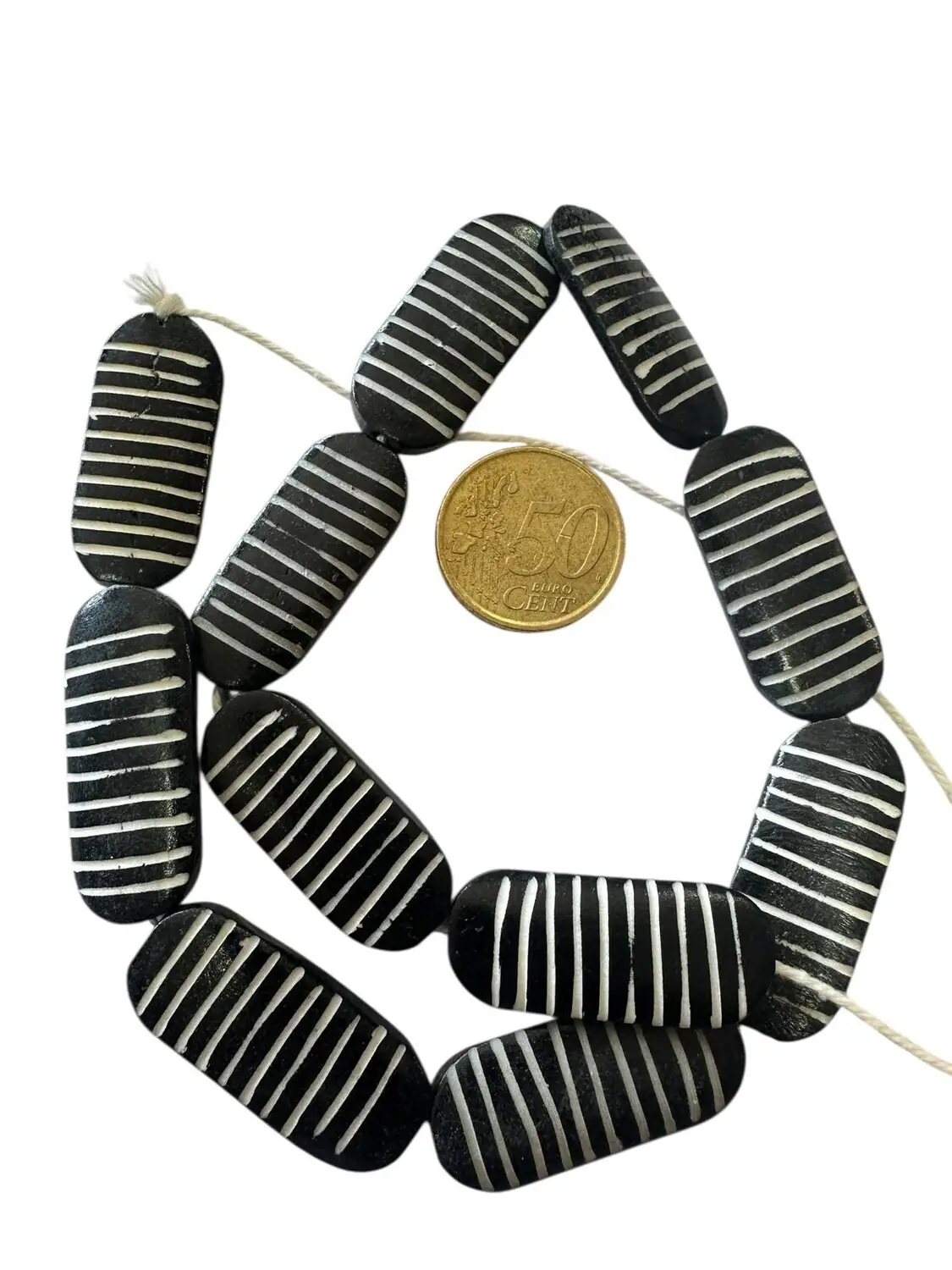 Collar de hueso a rayas