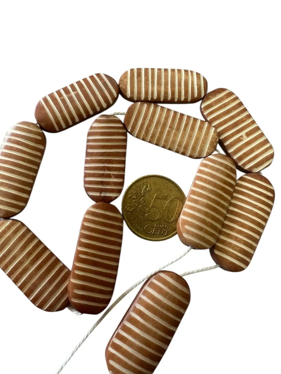 Collar de hueso a rayas