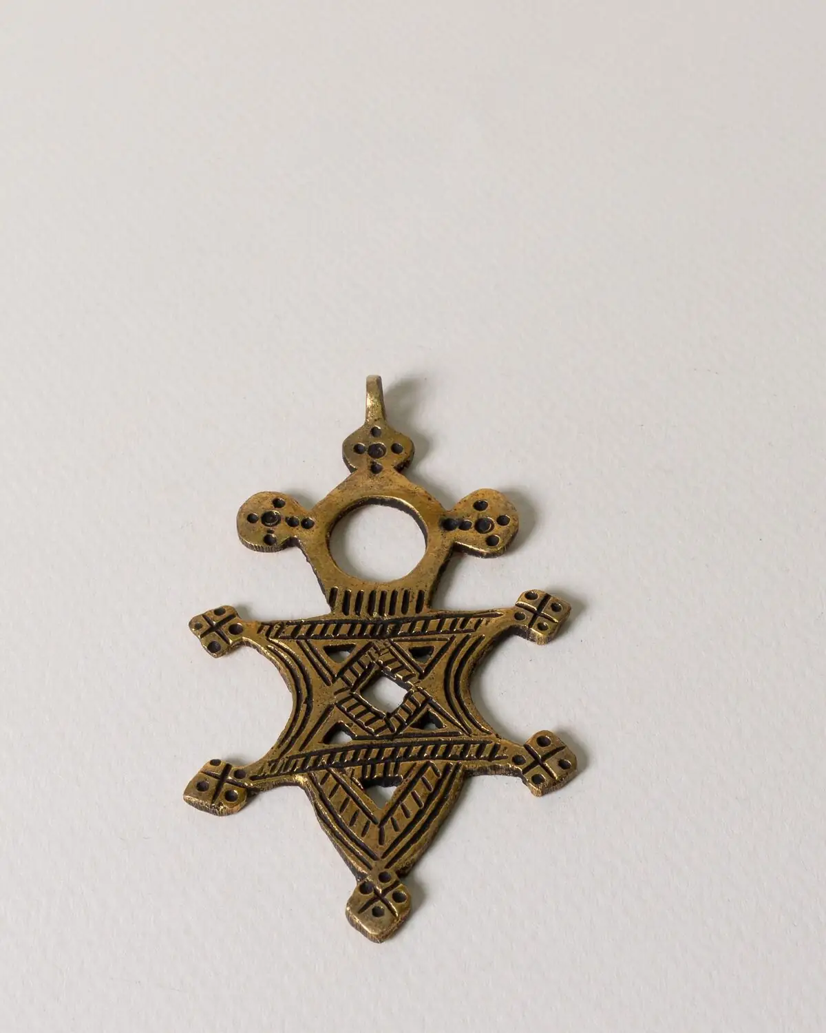 Cruz de bronce