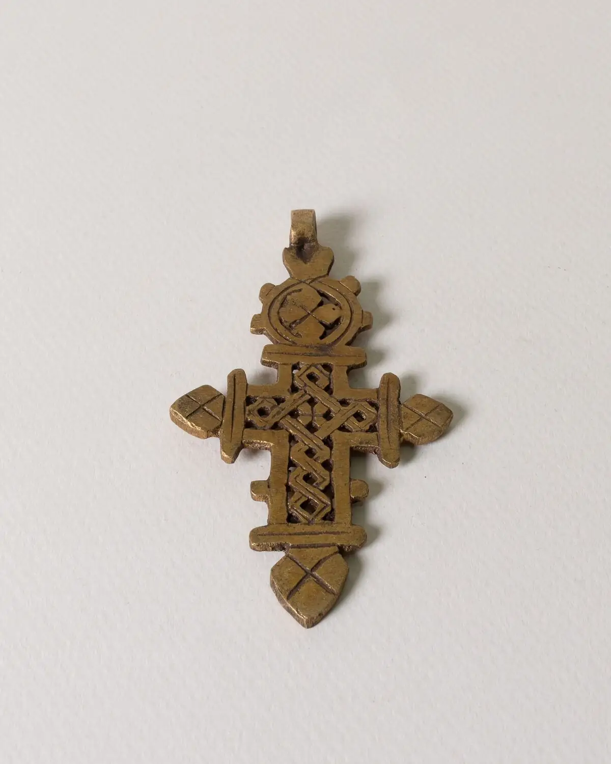 Cruz de bronce