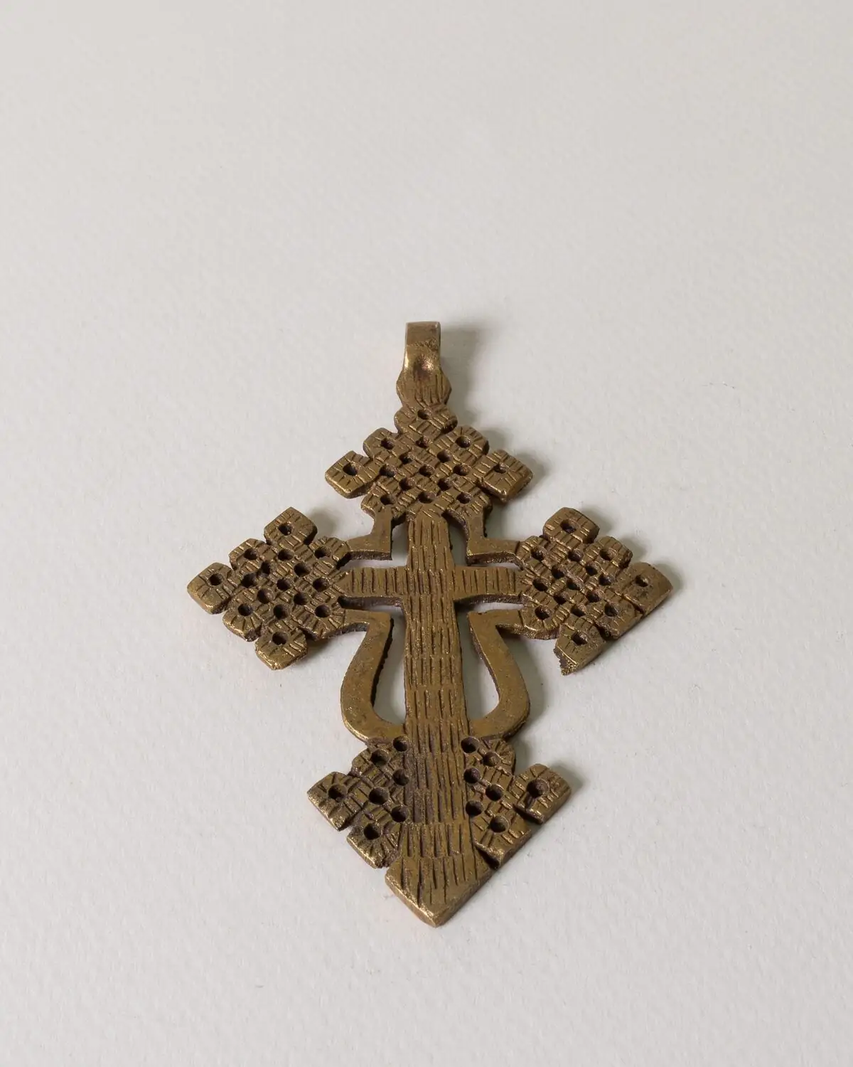 Cruz de bronce
