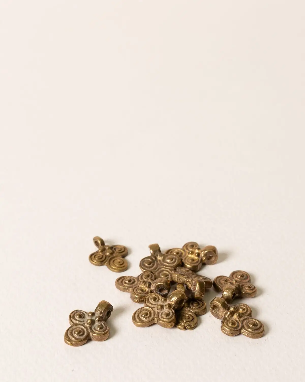 Cuenta de bronce pequeña (Pack de 10 piezas)