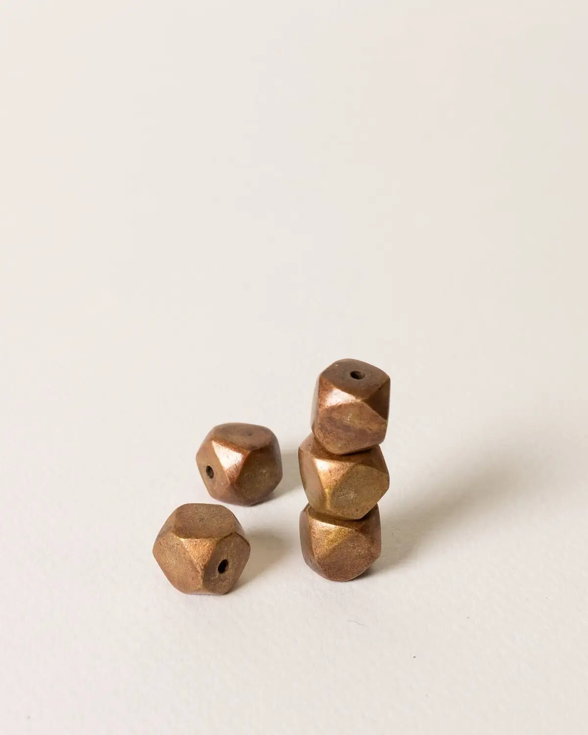 Cuenta de bronce pequeña (Pack de 5 piezas)
