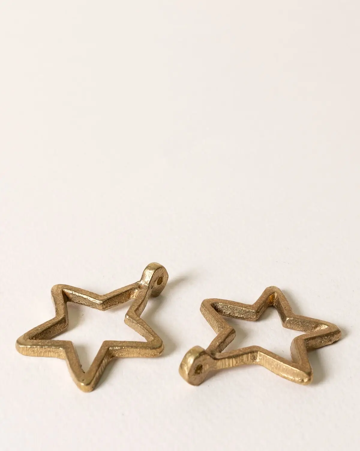 Estrella de bronce hueca pequeña (Pack de 2 piezas)