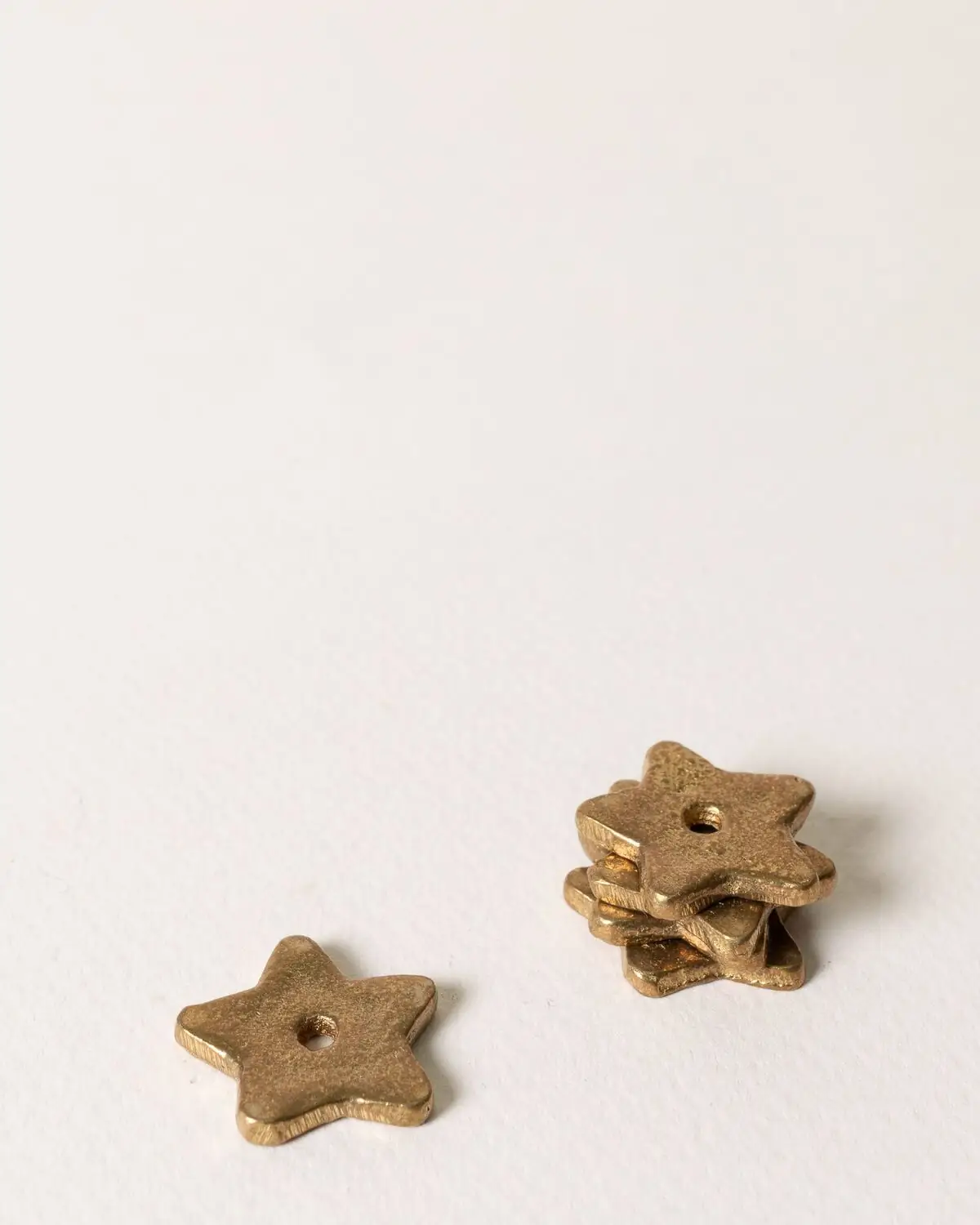 Estrella plana de bronce pequeña (Pack de 5 piezas)