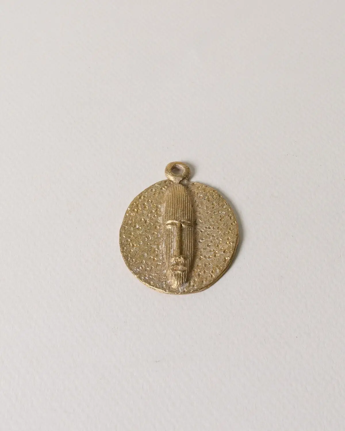 Máscara de bronce hecha a mano