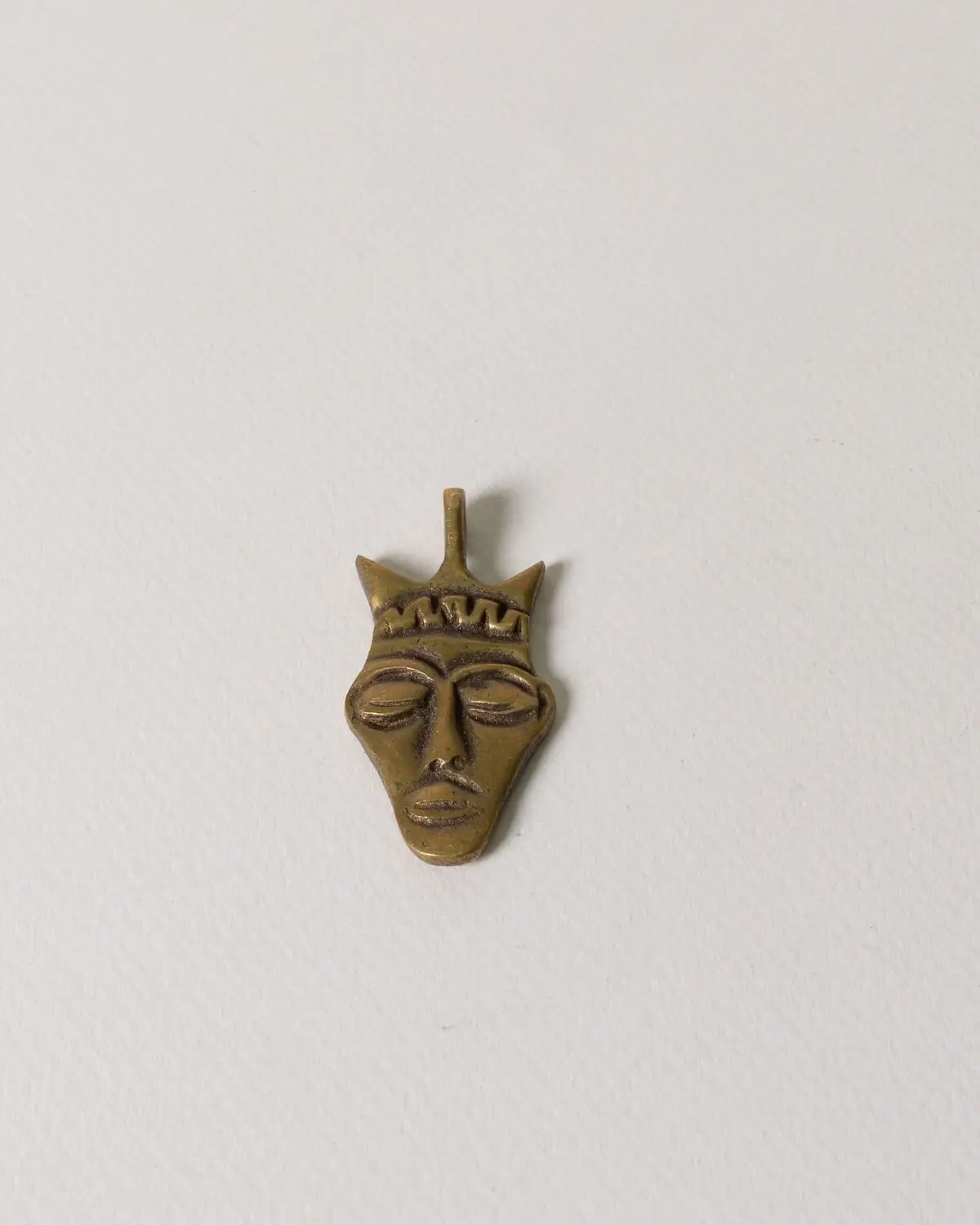 Máscara de bronce hecha a mano