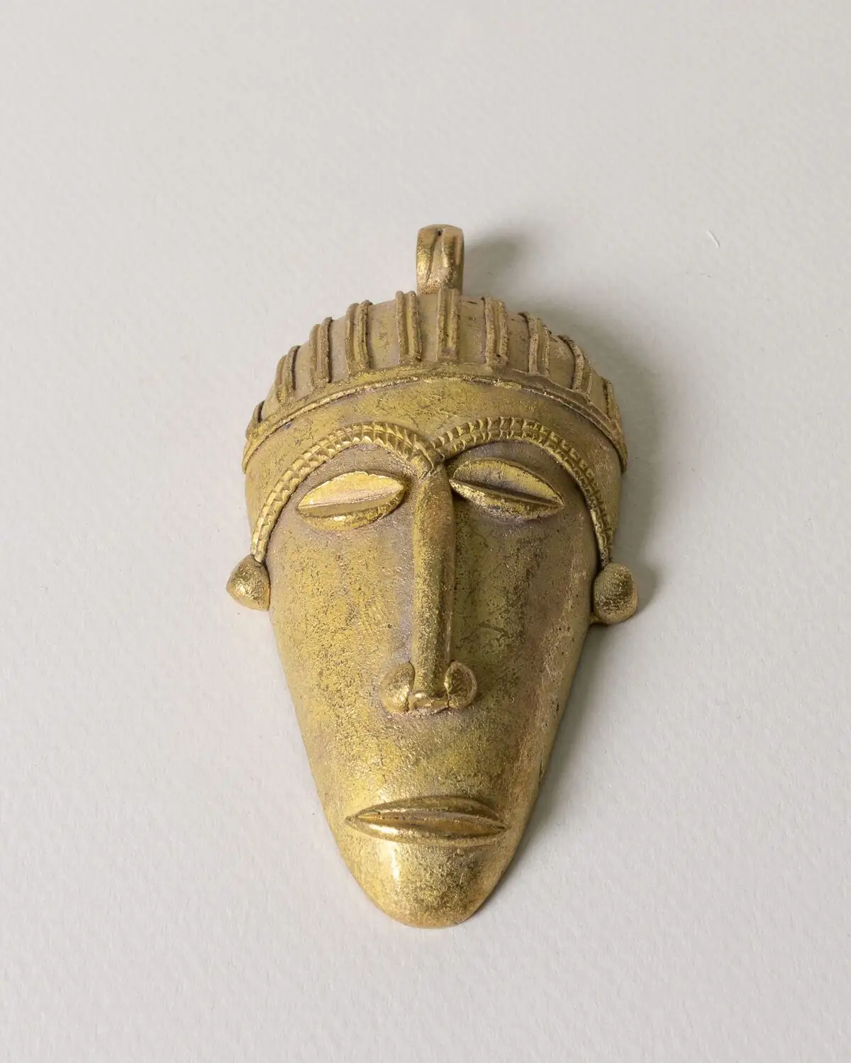 Máscara de bronce hecha a mano