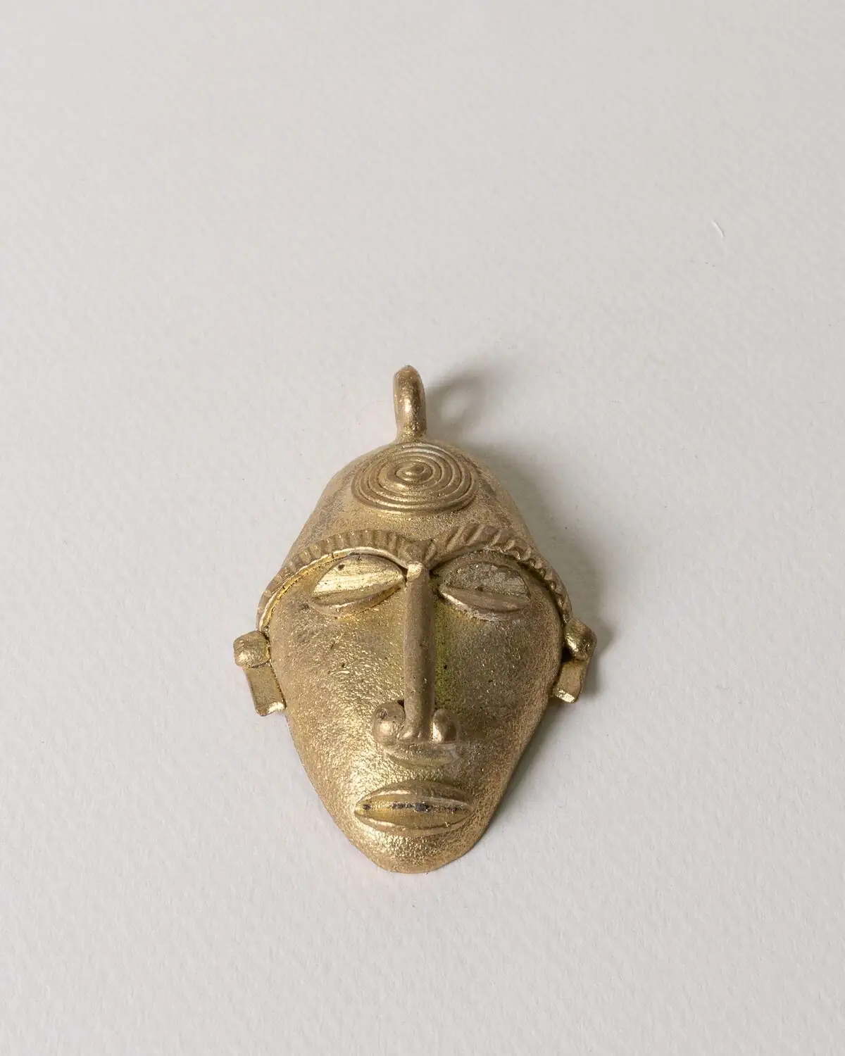 Máscara de bronce hecha a mano