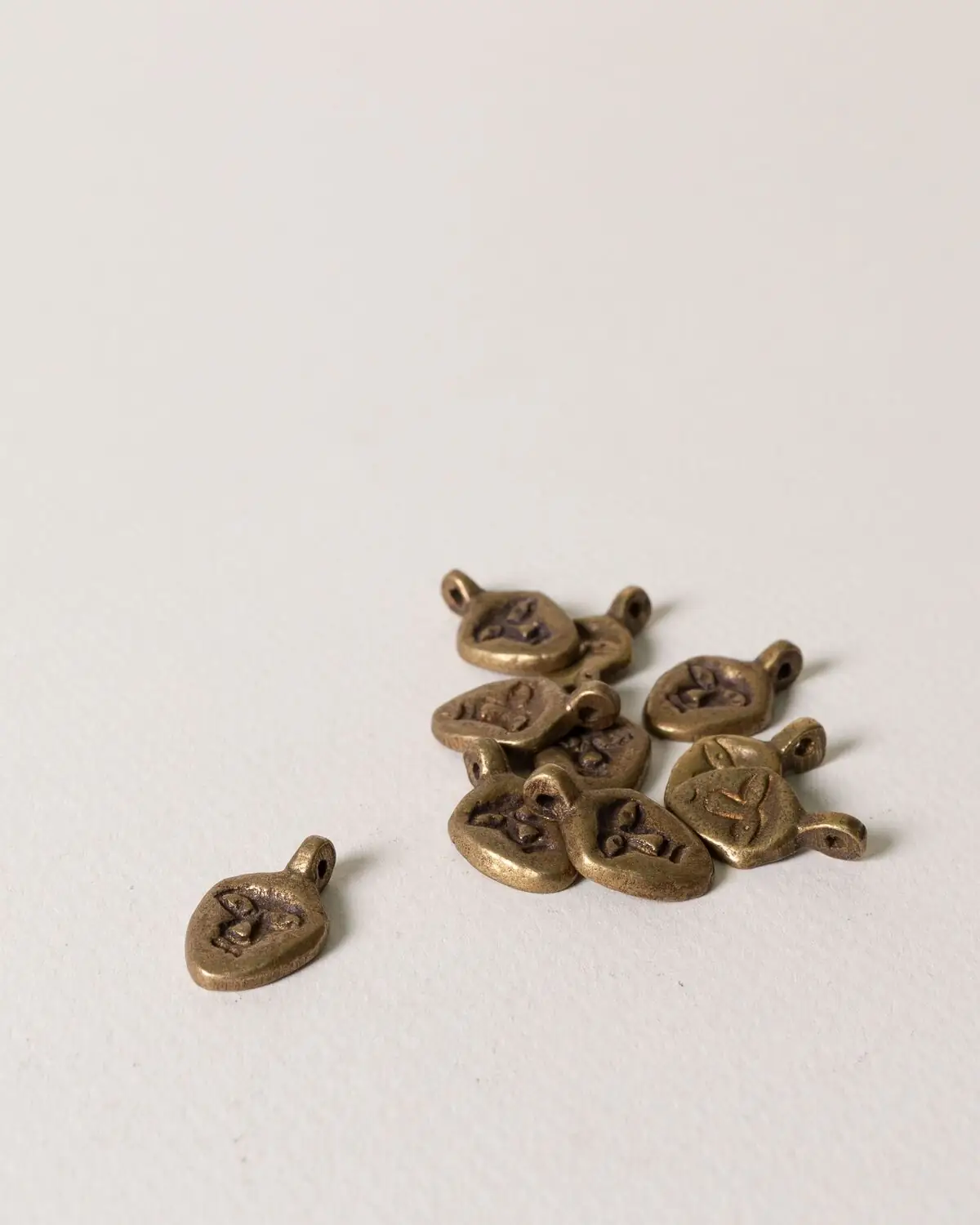 Máscara de bronce hecha a mano (Pack de 10 piezas)