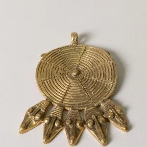 Colgante de bronce hecho a mano