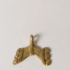 Colgante de bronce hecho a mano