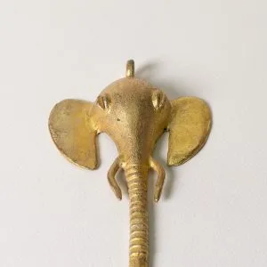 Cabeza de elefante de bronce. Grande