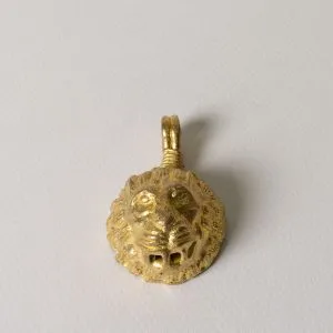 Cabeza de león de bronce. Pequeña