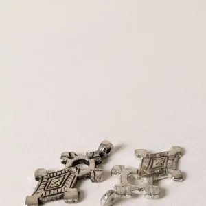 Cruz de bronce plateada (Pack de 2 piezas)