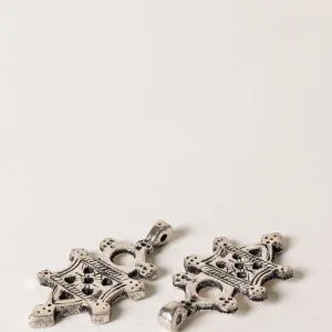 Cruz de bronce plateada (Pack de 2 piezas)