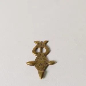 Cruz de bronce