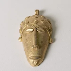 Máscara de bronce hecha a mano