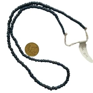Collar de vidrio reciclado hecho a mano