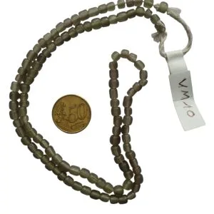 Collar de vidrio reciclado hecho a mano