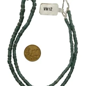 Collar de vidrio reciclado hecho a mano