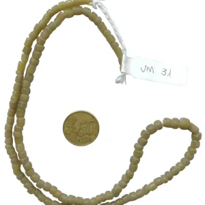 Collar de vidrio reciclado hecho a mano