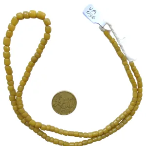 Collar de vidrio reciclado hecho a mano