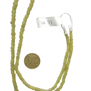 Collar de vidrio reciclado hecho a mano