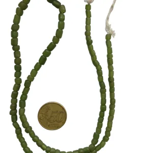 Collar de vidrio reciclado hecho a mano