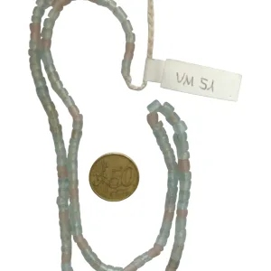 Collar de vidrio reciclado hecho a mano