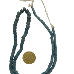 Collar de vidrio reciclado hecho a mano