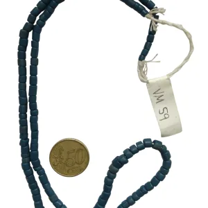 Collar de vidrio reciclado hecho a mano