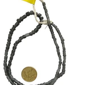 Collar de vidrio reciclado hecho a mano