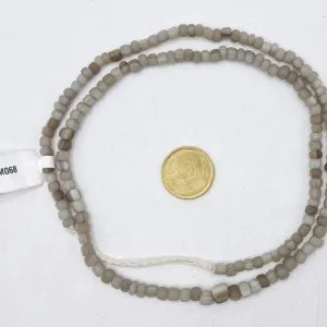 Collar de vidrio reciclado hecho a mano