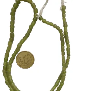 Collar de vidrio reciclado hecho a mano