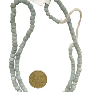 Collar de vidrio reciclado hecho a mano