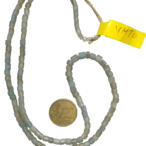 Collar de vidrio reciclado hecho a mano